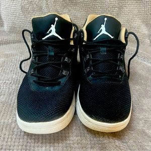 Nike Jordan Academy | 8.5 | Black
